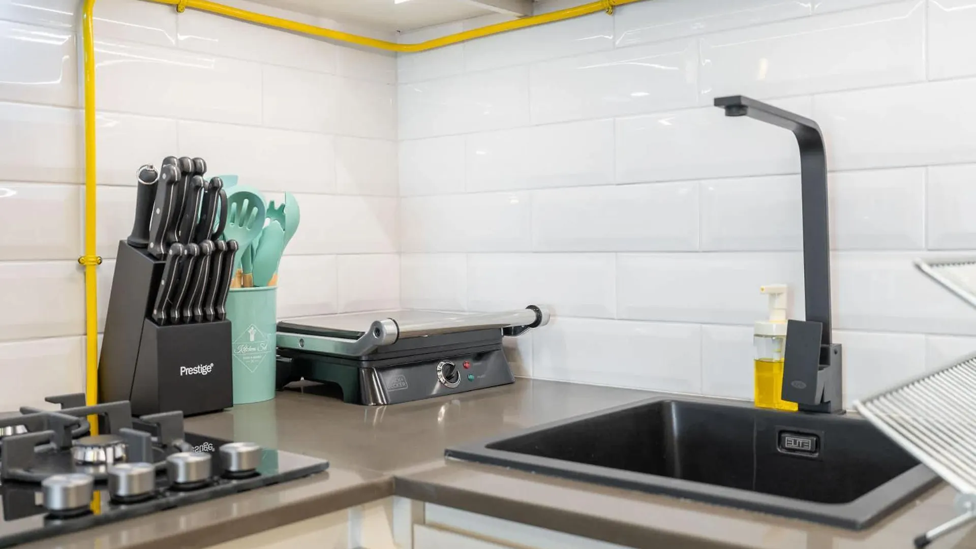 Bright & Airy Studio Perfect For 2 In Jvc Dubai