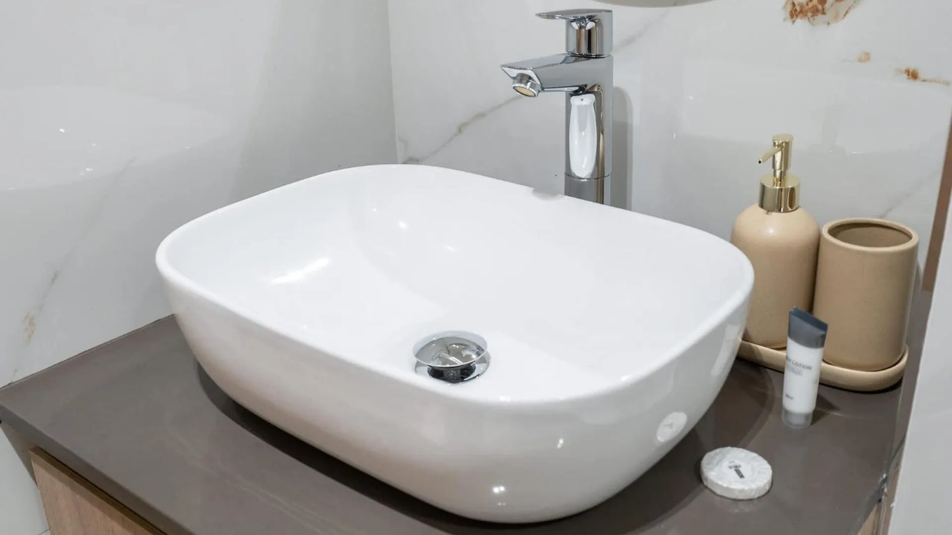 Apartment Bright & Airy Studio Perfect For 2 In Jvc Dubai